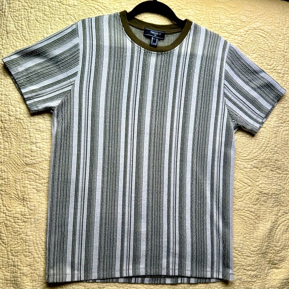 Forever 21 Men’s Olive Green Striped Textured Short Sleeve Shirt - Size Medium - Picture 1 of 4